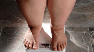 É possível adotar hábitos de prevenção para evitar a obesidade.